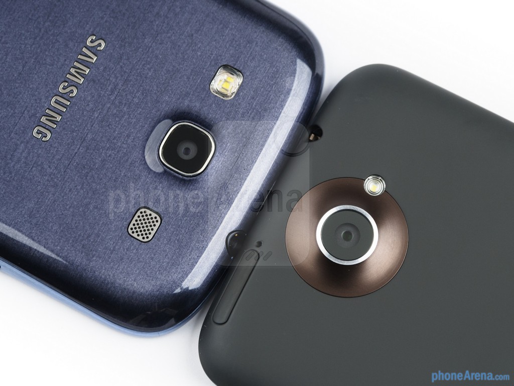 Samsung-Galaxy-S-III-vs-HTC-One-X-03