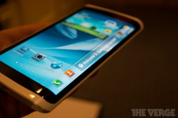 Der Protoyp ist mit einem YOUM-Display ausgestattet. (Foto: TheVerge)