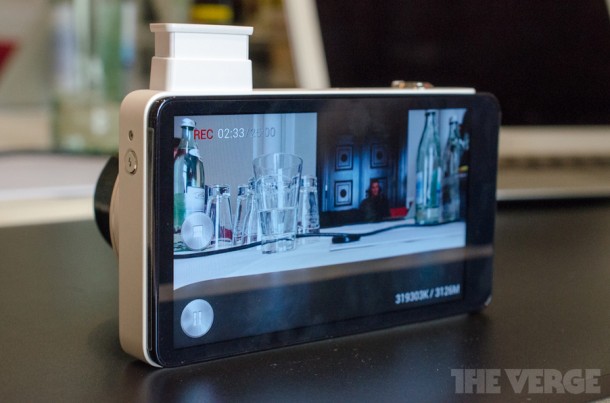 Die Galaxy Camera ist mit 16 MP und Android 4.1 ausgestattet. Die Galaxy Camera ist mit 16 MP und Android 4.1 ausgestattet.
