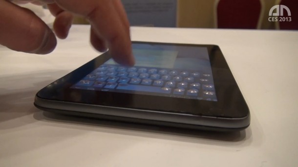 Auf dem Bild sind die Noppen des Touchscreens klar zu erkennen.